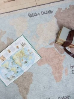 Tapis Coton Lavable Mappemonde LORENA CANALS Bleu Ciel - Lorena Canals 9 Tapis Coton Lavable Mappemonde LORENA CANALS Bleu Ciel - Lorena Canals -Vertbaudet Boutique tapis coton lavable mappemonde lorena canals 2